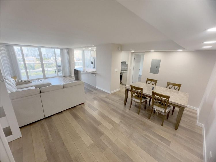 Winston Towers #1015 image #10