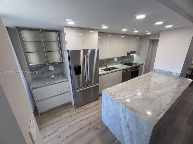 Winston Towers #1015 image #11