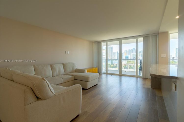 Winston Towers #1015 image #14