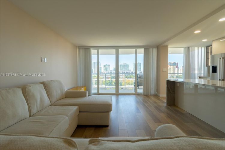 Winston Towers #1015 image #15