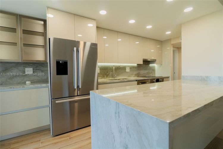 Winston Towers #1015 image #17