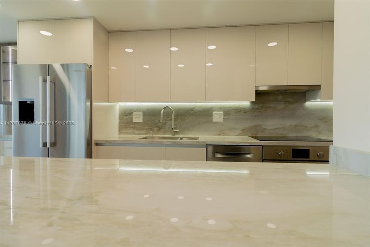 Winston Towers #1015 image #18