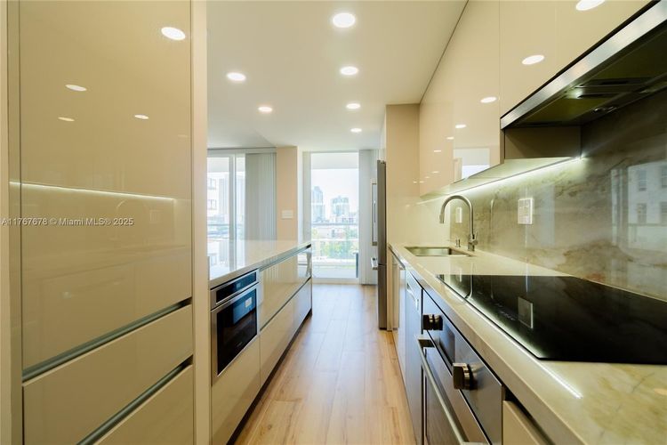 Winston Towers #1015 image #21