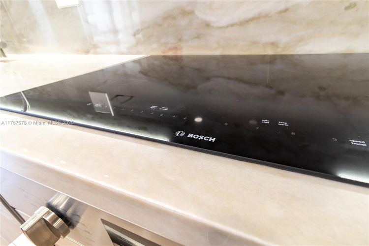 Winston Towers #1015 image #22