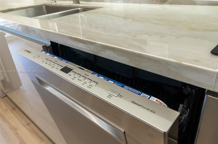 Winston Towers #1015 image #23