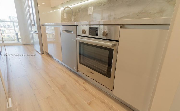 Winston Towers #1015 image #24