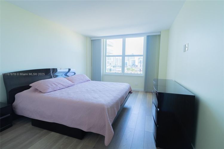 Winston Towers #1015 image #26