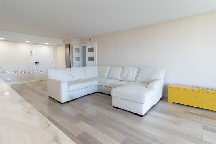 Winston Towers #1015 image #31