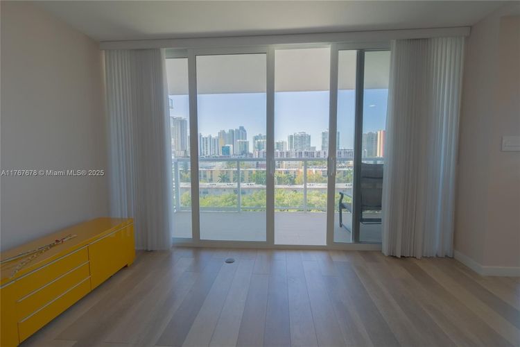 Winston Towers #1015 image #33