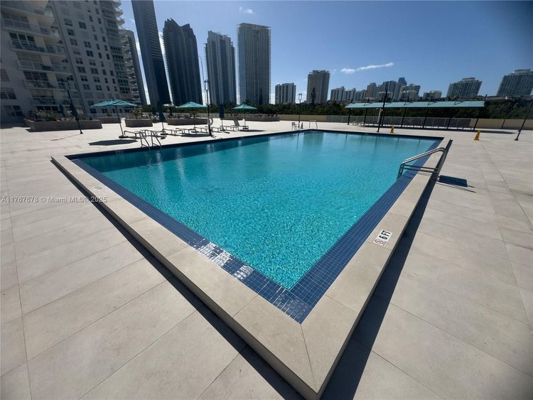 Winston Towers #1015 image #40