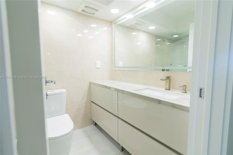 Winston Towers #1015 image #45