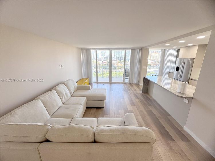 Winston Towers #1015 image #8