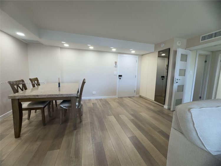 Winston Towers #1015 image #9