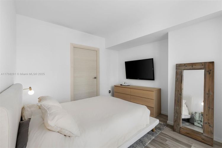 SLS Lux Brickell #2102 image #12