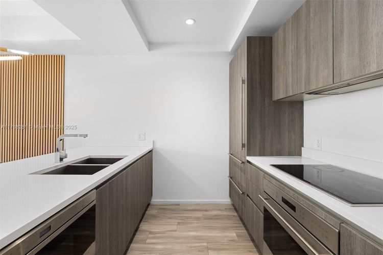 SLS Lux Brickell #2102 image #9