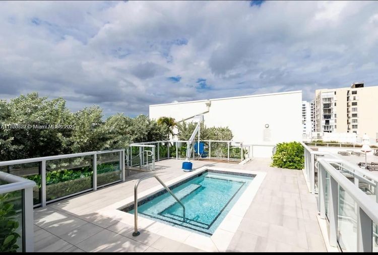 Costa Hollywood #S509 image #10