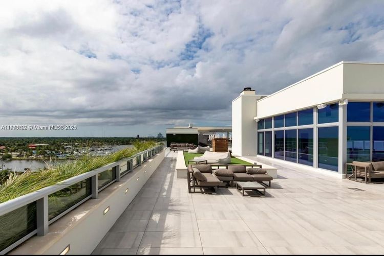 Costa Hollywood #S509 image #15