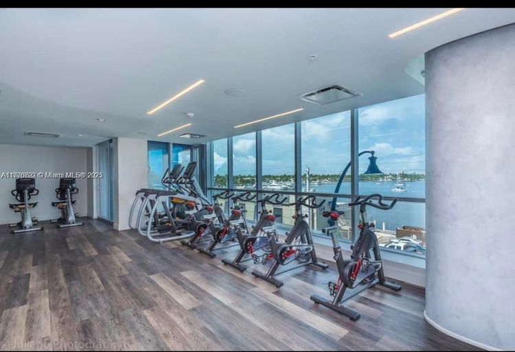 Costa Hollywood #S509 image #16