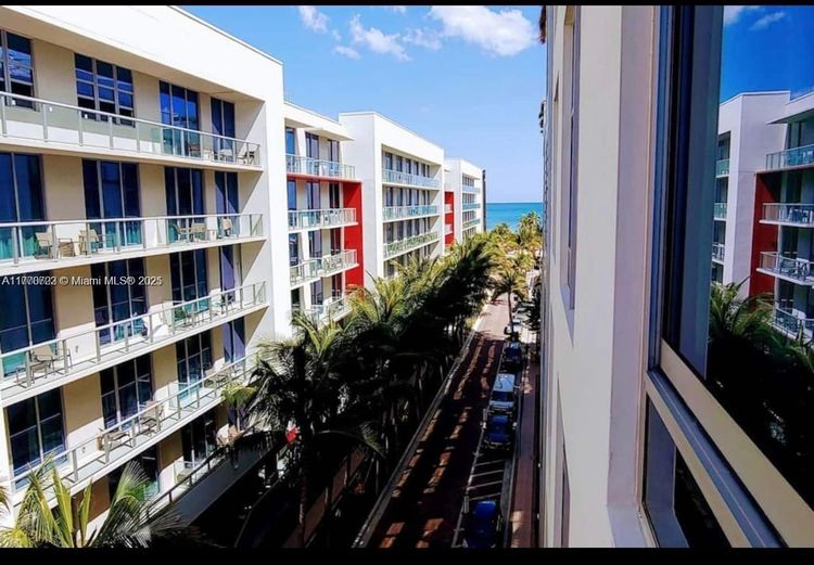 Costa Hollywood #S509 image #17