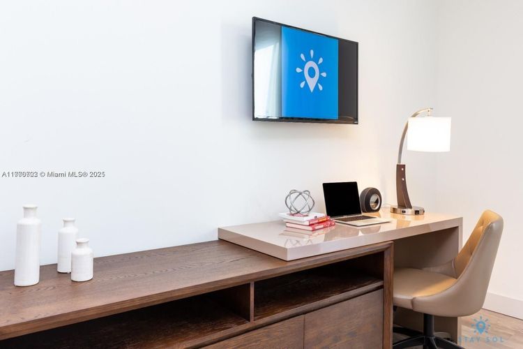 Costa Hollywood #S509 image #6