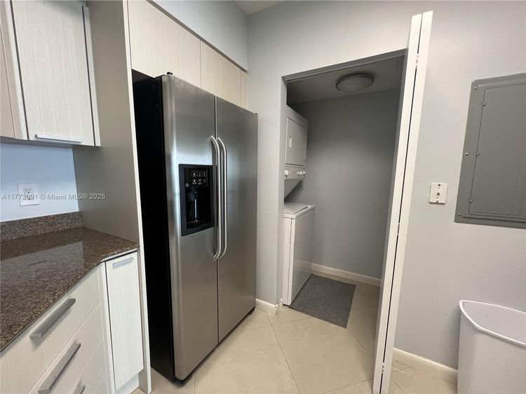 La Perla #1202 image #10