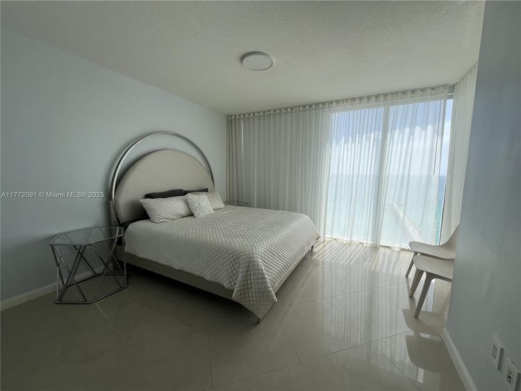 La Perla #1202 image #13