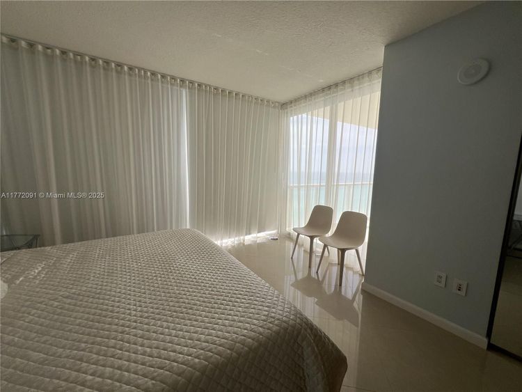 La Perla #1202 image #14