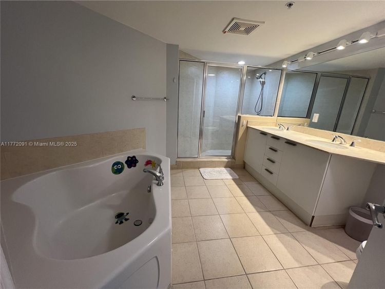 La Perla #1202 image #20