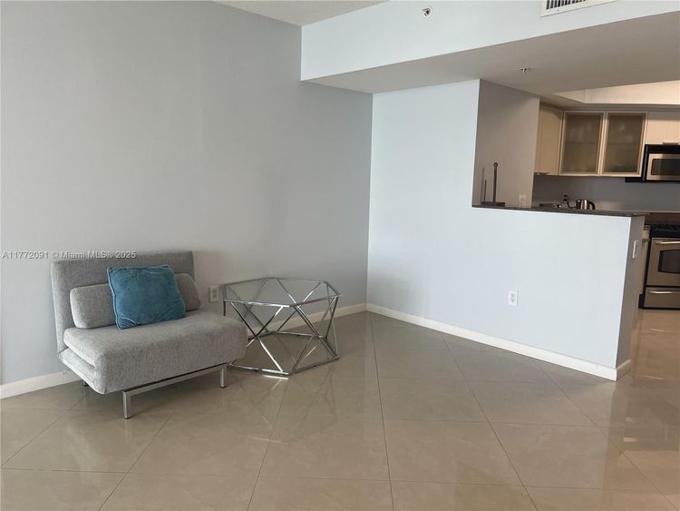 La Perla #1202 image #7