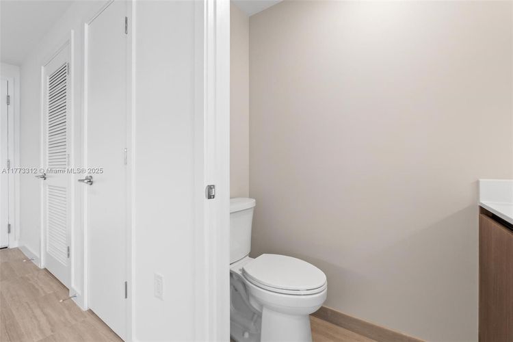 72 Park #704 image #12