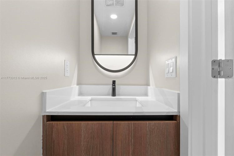 72 Park #704 image #13