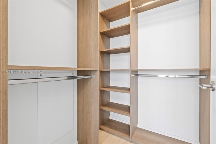 72 Park #704 image #20