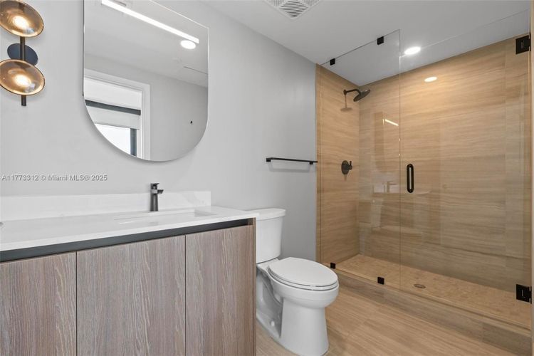 72 Park #704 image #21