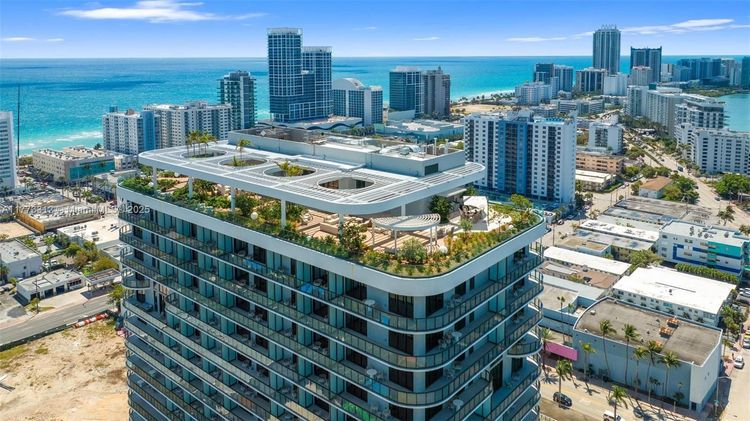 72 Park #704 image #33