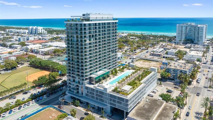 72 Park #704 image #35