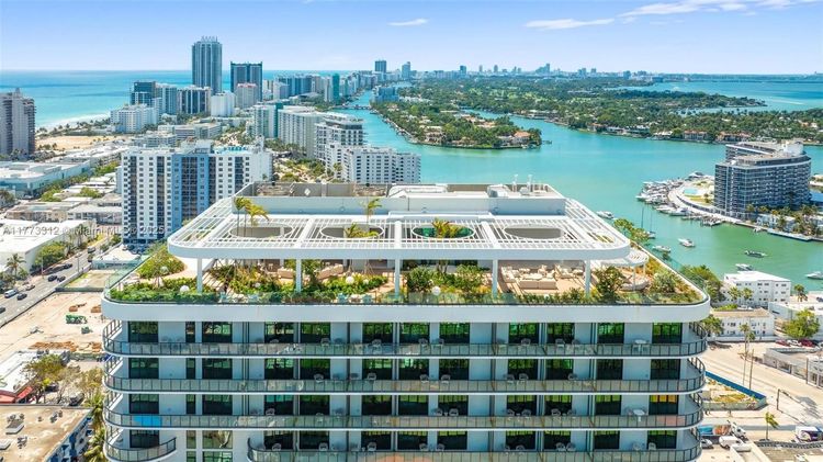 72 Park #704 image #36