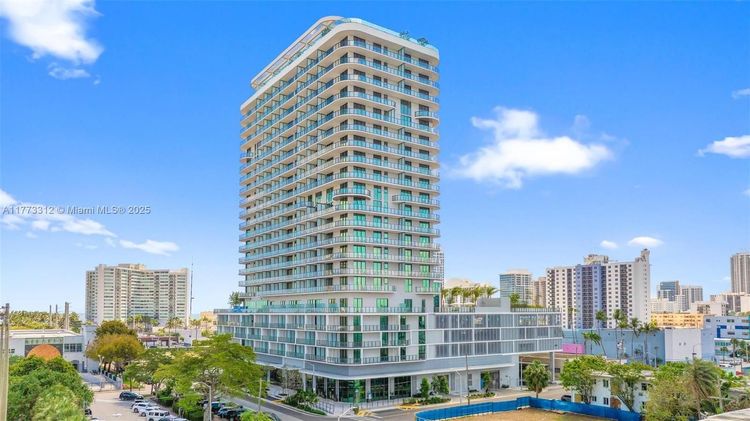 72 Park #704 image #37