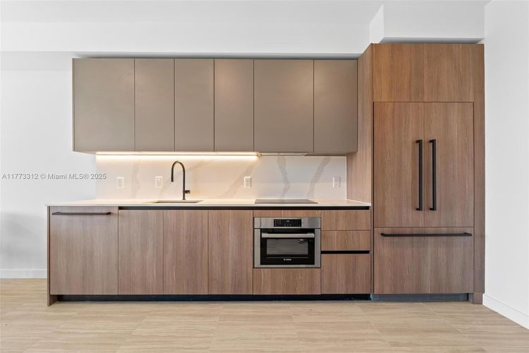 72 Park #704 image #6