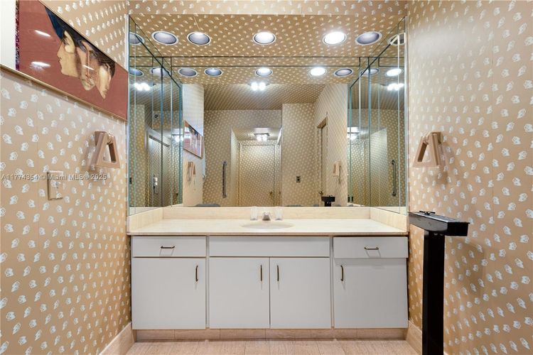 The Tiffany #1401 image #10