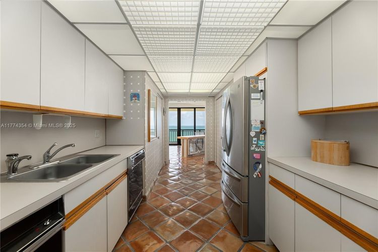 The Tiffany #1401 image #20