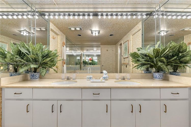 The Tiffany #1401 image #8