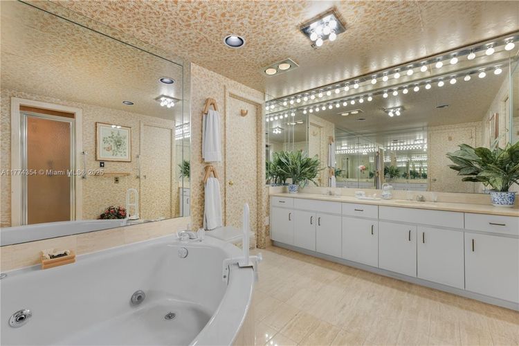 The Tiffany #1401 image #9