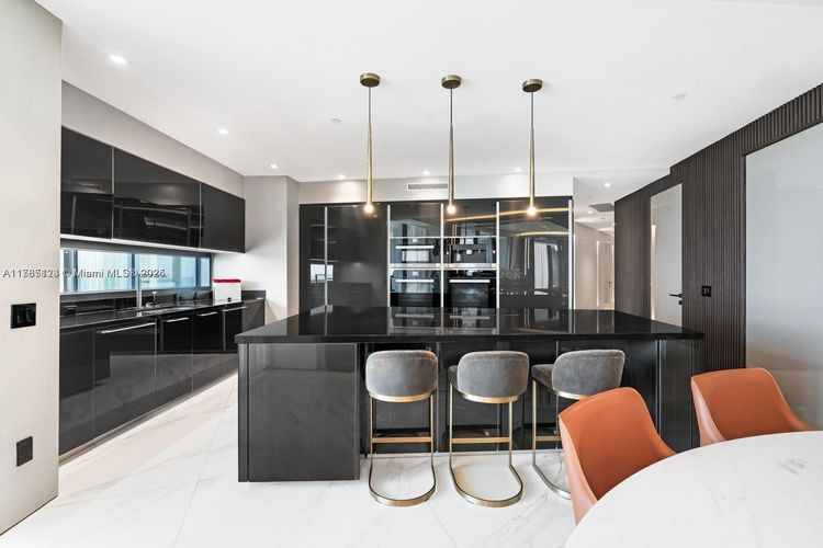 Porsche Design Tower #701 image #12