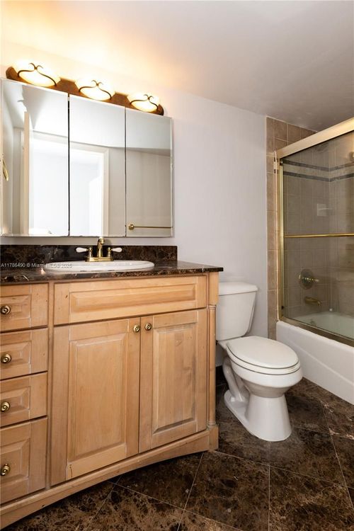 Commodore Plaza - Tower #511 image #12