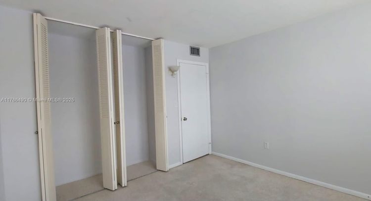 Commodore Plaza - Tower #511 image #19