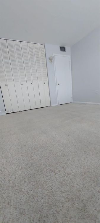 Commodore Plaza - Tower #511 image #22