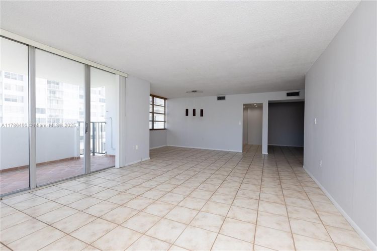 Commodore Plaza - Tower #511 image #25