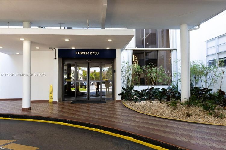 Commodore Plaza - Tower #511 image #35