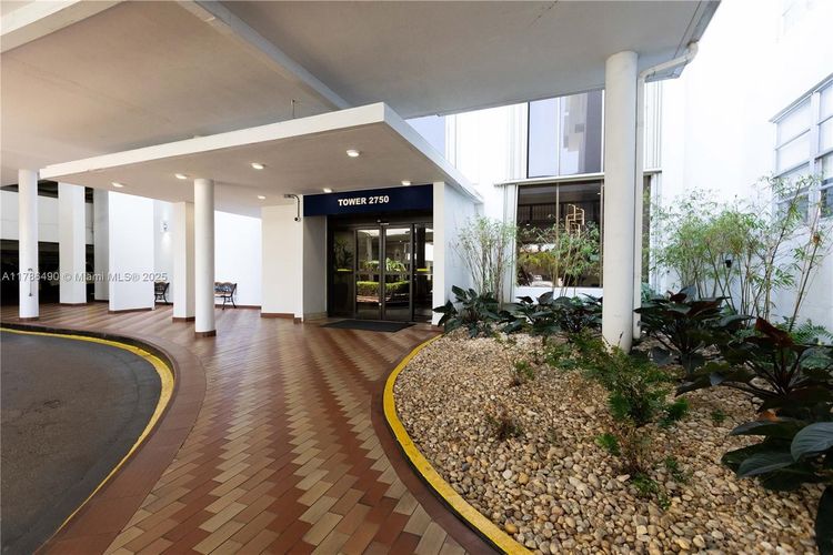 Commodore Plaza - Tower #511 image #36