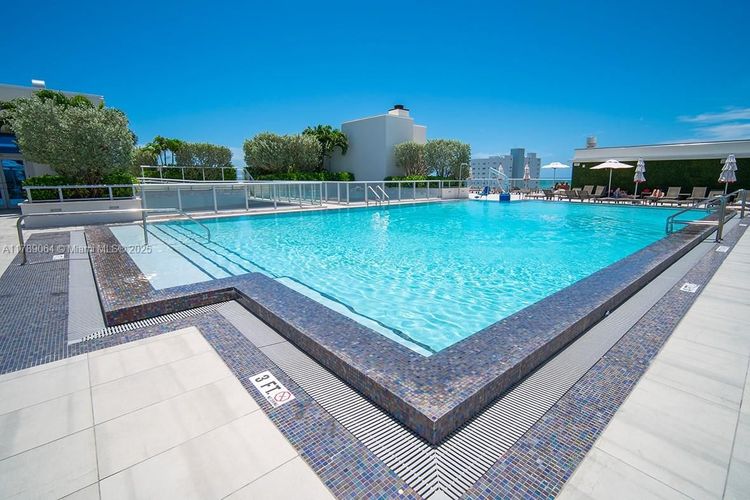 Costa Hollywood #S323 image #10